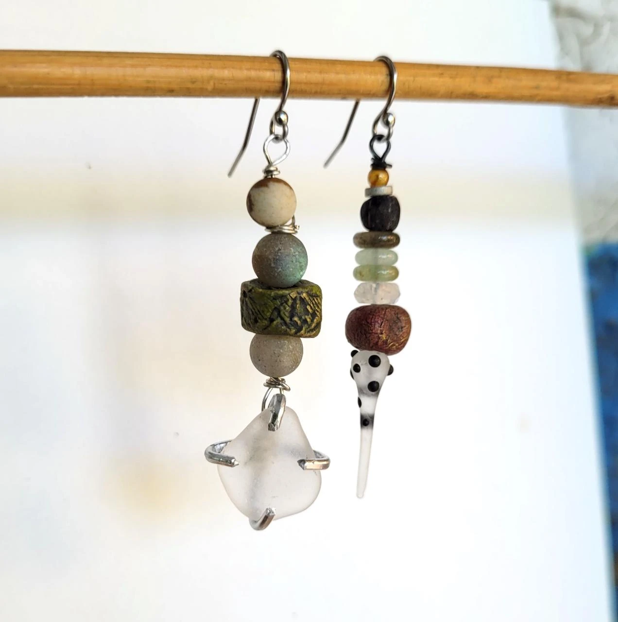Boucles d'oreille hétéroclites, asymétriques, tribes, grungy: galets verre..